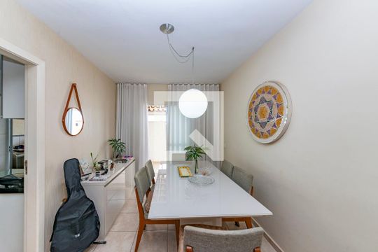 Sala de casa de condomínio à venda com 3 quartos, 143m² em Cabral, Contagem