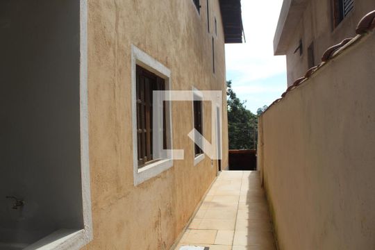 Quintal de casa de condomínio para alugar com 3 quartos, 120m² em Jardim Nova Coimbra, Cotia
