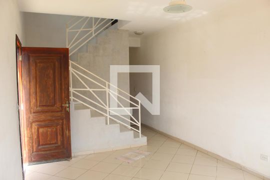 Casa de Condomínio para alugar com 3 quartos, 120m² em Jardim Nova Coimbra, Cotia