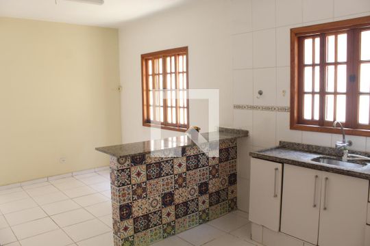 Cozinha de casa de condomínio para alugar com 3 quartos, 120m² em Jardim Nova Coimbra, Cotia