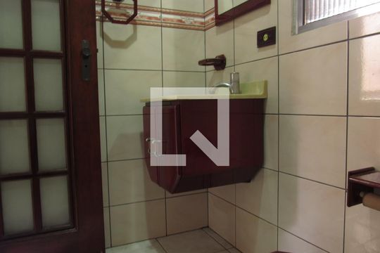 Banheiro 1 de casa para alugar com 3 quartos, 125m² em Remédios, Osasco