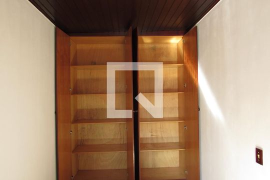 Quarto 3 de casa para alugar com 3 quartos, 125m² em Remédios, Osasco