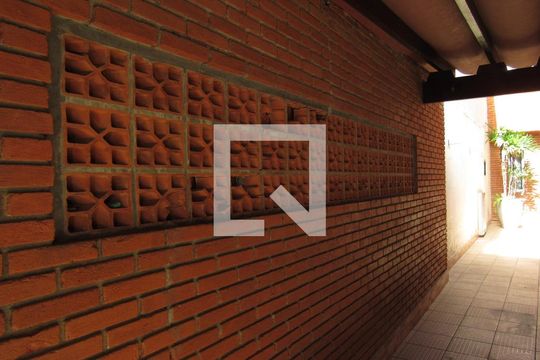 Garagem de casa para alugar com 3 quartos, 125m² em Remédios, Osasco