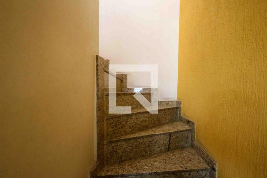 Escada de casa à venda com 3 quartos, 138m² em Vila Industrial, São Paulo