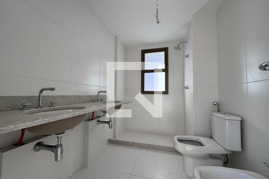 Suíte 2 - Banheiro de apartamento à venda com 4 quartos, 188m² em Barra da Tijuca, Rio de Janeiro
