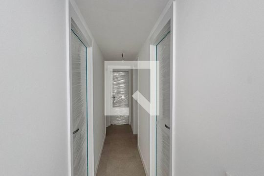 Corredor de apartamento à venda com 4 quartos, 188m² em Barra da Tijuca, Rio de Janeiro