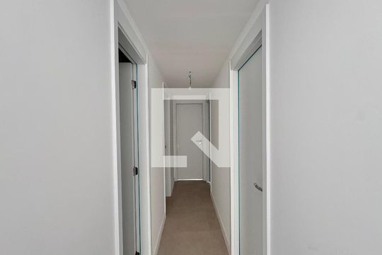 Corredor de apartamento à venda com 4 quartos, 188m² em Barra da Tijuca, Rio de Janeiro