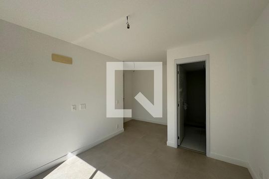 Suíte de apartamento à venda com 3 quartos, 121m² em Barra da Tijuca, Rio de Janeiro
