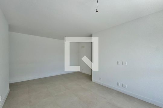 Sala de apartamento à venda com 3 quartos, 124m² em Barra da Tijuca, Rio de Janeiro