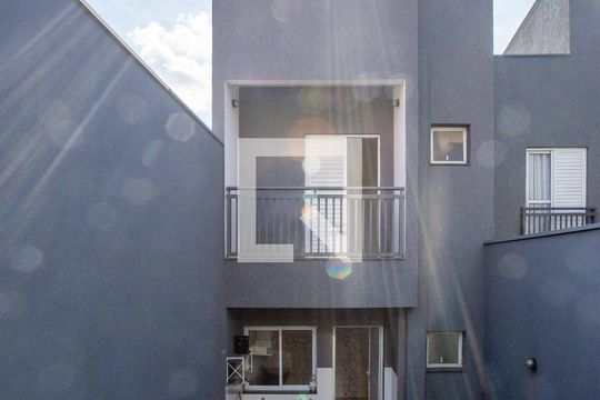 Fachada de casa à venda com 2 quartos, 130m² em Taboão, Diadema