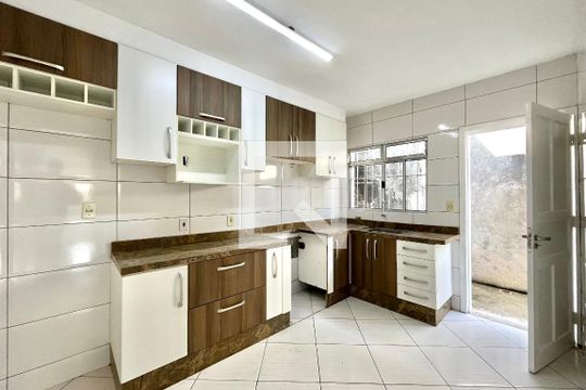 Cozinha de casa para alugar com 1 quarto, 50m² em Parque Jabaquara, São Paulo