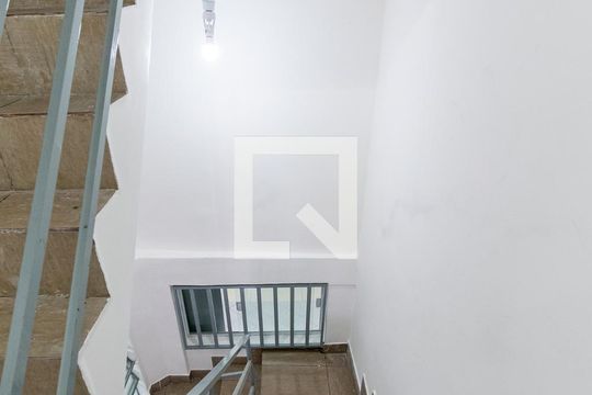 Escada Externa de casa para alugar com 3 quartos, 90m² em Vila Campestre, São Paulo
