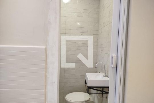 Banheiro de kitnet/studio à venda com 1 quarto, 30m² em Vila Sargento Jose de Paula, Barueri