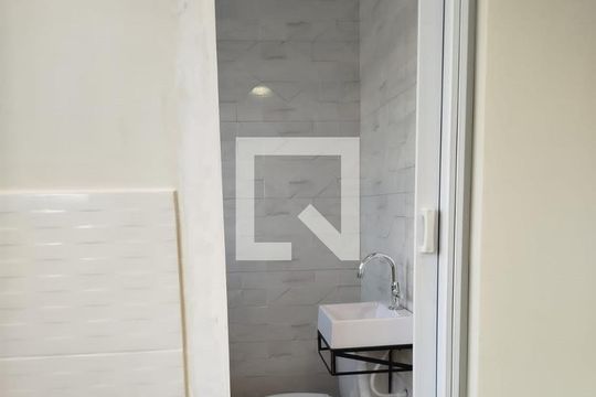 Banheiro de kitnet/studio à venda com 1 quarto, 30m² em Vila Sargento Jose de Paula, Barueri