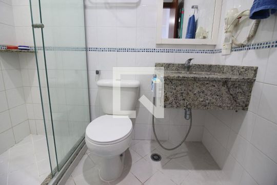 Banheiro de apartamento à venda com 1 quarto, 35m² em Centro, Osasco