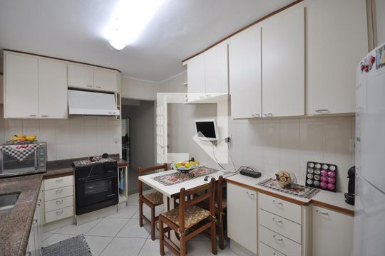 Cozinha de casa à venda com 3 quartos, 100m² em Jardim Guanca, São Paulo