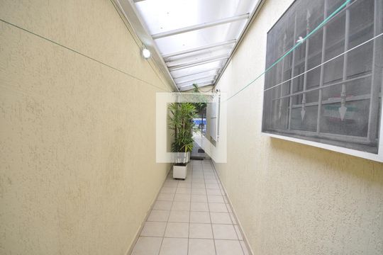 Corredor externo de casa à venda com 3 quartos, 100m² em Jardim Guanca, São Paulo
