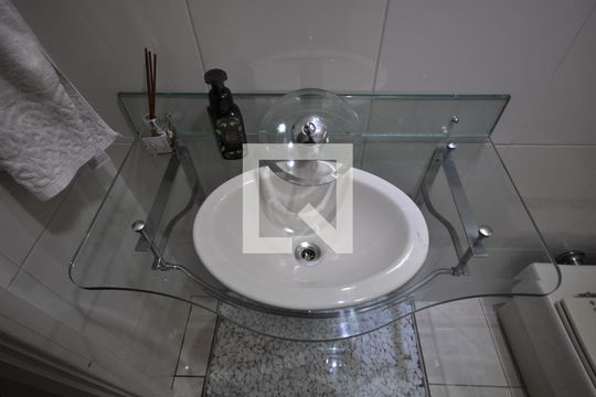 Lavabo de casa à venda com 3 quartos, 100m² em Jardim Guanca, São Paulo