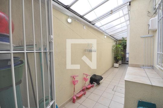 Quintal de casa à venda com 3 quartos, 100m² em Jardim Guanca, São Paulo