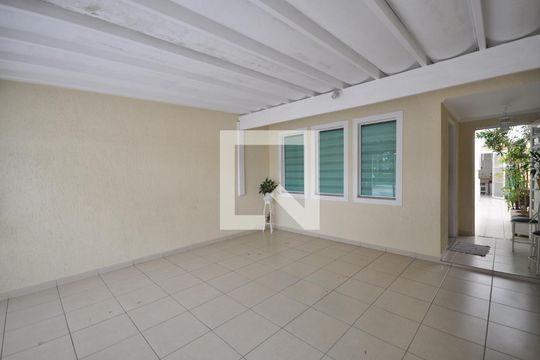 Garagem de casa à venda com 3 quartos, 100m² em Jardim Guanca, São Paulo