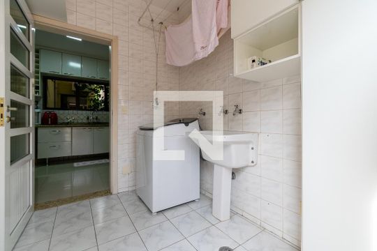 Área de Serviço de casa para alugar com 4 quartos, 298m² em Jardim Prudência, São Paulo