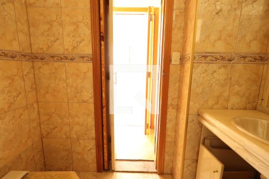 Banheiro de apartamento à venda com 2 quartos, 60m² em Vila Carrão, São Paulo