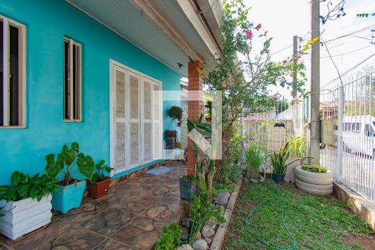 Fachada de casa à venda com 5 quartos, 138m² em Estância Velha, Canoas