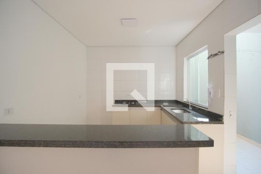 Cozinha de casa de condomínio à venda com 2 quartos, 110m² em Vila Carrão, São Paulo