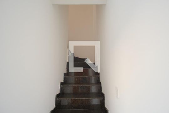Escada de casa de condomínio à venda com 2 quartos, 110m² em Vila Carrão, São Paulo