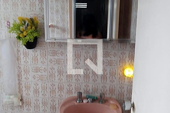 Banheiro de apartamento à venda com 1 quarto, 45m² em Nonoai, Porto Alegre