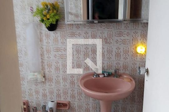 Banheiro de apartamento à venda com 1 quarto, 45m² em Nonoai, Porto Alegre