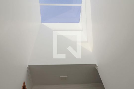 Entrada de Luz da Escada de casa à venda com 3 quartos, 130m² em Vila Ré, São Paulo