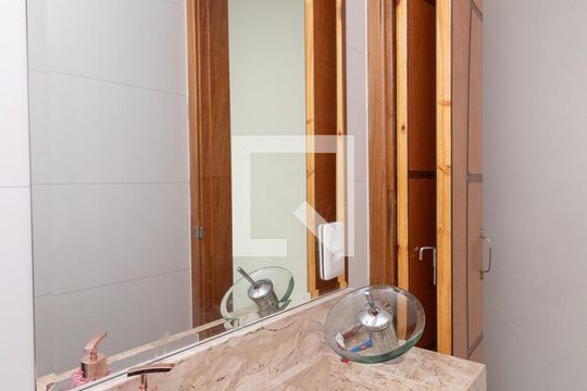 Lavabo de casa à venda com 3 quartos, 130m² em Vila Ré, São Paulo