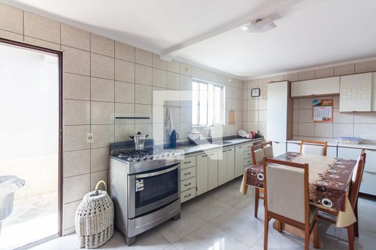 Cozinha de casa à venda com 3 quartos, 228m² em Santo Antônio, Osasco