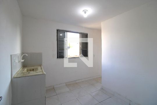 Cozinha e Área de Serviço de casa para alugar com 1 quarto, 30m² em Jardim Anhanguera, São Paulo