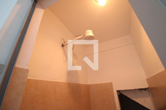 Banheiro de casa para alugar com 1 quarto, 45m² em Jardim Anhanguera, São Paulo