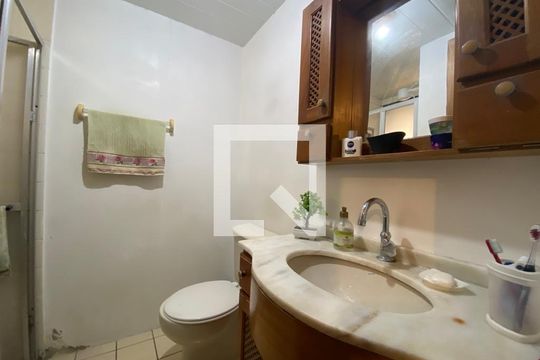 Banheiro de apartamento à venda com 2 quartos, 52m² em Sarandi, Porto Alegre