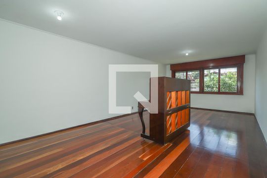 Casa à venda com 3 quartos, 255m² em Jardim Lindóia, Porto Alegre