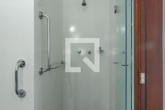 Banheiro da Suíte de casa à venda com 3 quartos, 255m² em Jardim Lindóia, Porto Alegre