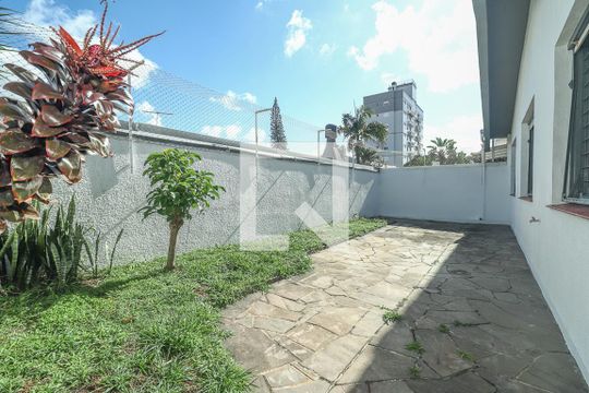 Fundos de casa à venda com 3 quartos, 255m² em Jardim Lindóia, Porto Alegre