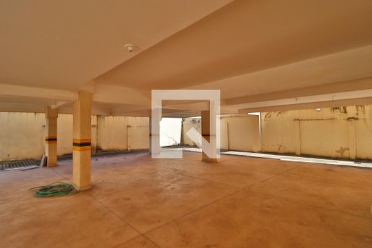Garagem de apartamento para alugar com 2 quartos, 118m² em Santa Mônica, Uberlândia
