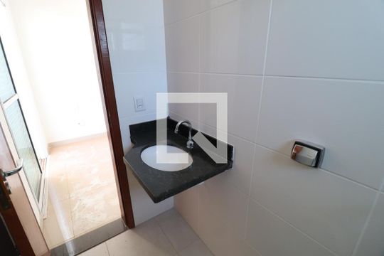 Banheiro da Suíte de apartamento para alugar com 2 quartos, 118m² em Santa Mônica, Uberlândia