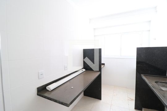 Cozinha de apartamento para alugar com 2 quartos, 118m² em Santa Mônica, Uberlândia