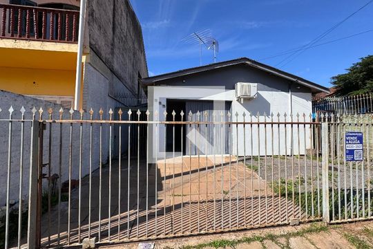 Fachada de casa à venda com 3 quartos, 120m² em Scharlau, São Leopoldo