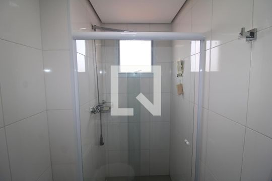 Banheiro de apartamento à venda com 1 quarto, 46m² em Vila Basileia, São Paulo
