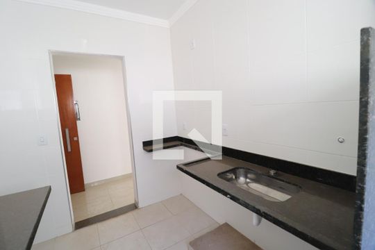 Cozinha de apartamento para alugar com 2 quartos, 59m² em Santa Mônica, Uberlândia