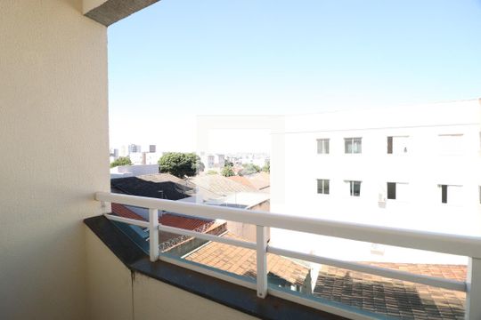 Varanda da Suíte de apartamento para alugar com 2 quartos, 59m² em Santa Mônica, Uberlândia
