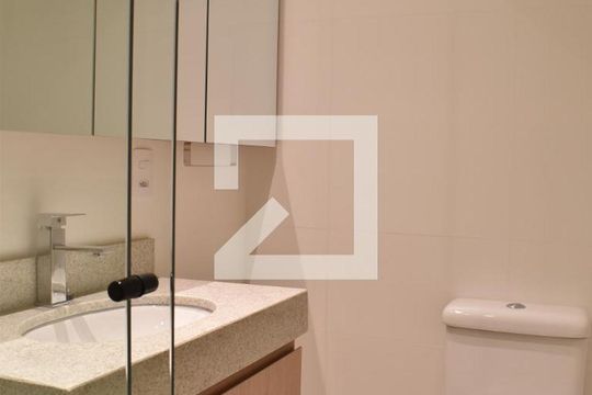 Banheiro  de apartamento para alugar com 2 quartos, 70m² em Bacacheri, Curitiba