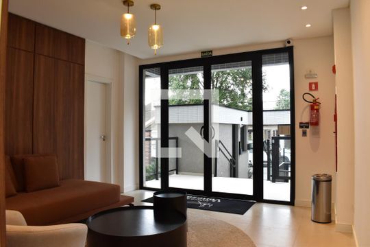Hall de entrada de apartamento para alugar com 2 quartos, 70m² em Bacacheri, Curitiba