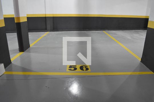Garagem de apartamento para alugar com 2 quartos, 70m² em Bacacheri, Curitiba